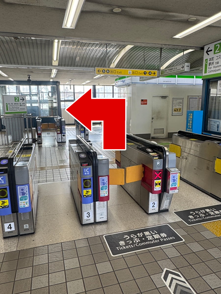 近鉄けいはんな線吉田駅の改札を出て左へ進む案内写真