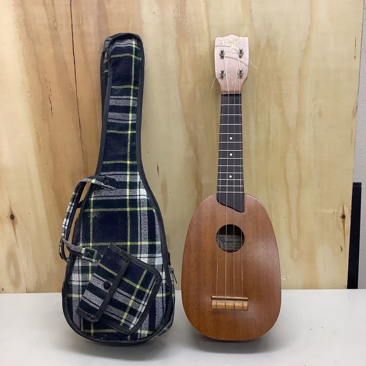 Famous フェイマス Ukulele ウクレレ FU-100P 現状品 ソフトケース 付き 3700円