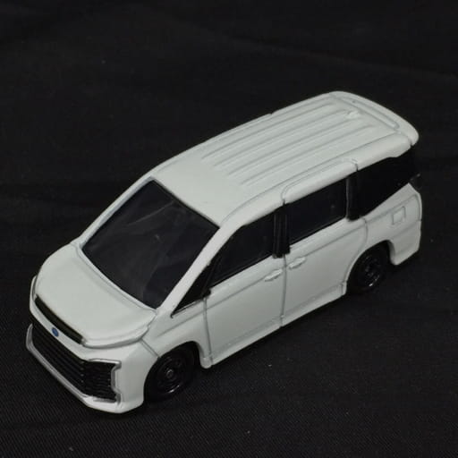 タカラトミー トミカ 1/60 トヨタ ヴォクシー(初回特別仕様) 他 1/65 日産 キックス 等
